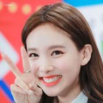 <b>정색</b>해도 웃는 느낌인 아이돌