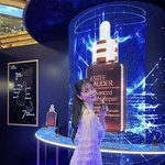 예리 <b>에스티</b>로더 행사간거 진짜 예쁘다