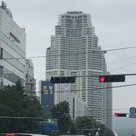 <b>이</b> <b>건물</b> 특이하게 생기지 않음??