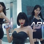 트와이스 <b>컨셉</b>에서 총