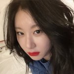 와 <b>채령</b>