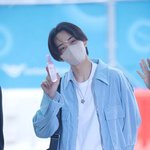 공항에서 상습적으로 앞광고 하는 남돌