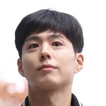 박보검 코 <b>중간</b>에 이거 머임