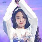 세상 <b>화려</b>하게 예쁜 걸그룹 멤버들