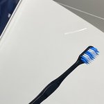 뭔 <b>칫솔</b>이 메가스터디 닮았냐