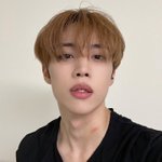 <b>팬</b>들이 자꾸 <b>이</b> 얼굴을 잘생겼다 가져오는데