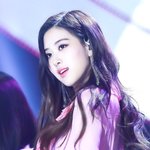 로제 흑발,갈<b>발도</b> 잘 어울리네