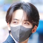 이때를 틈타 윤정한 <b>재우</b>기