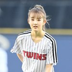 걸그룹 스테이씨 서울<b>LG</b> 시구 모습