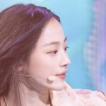 민지도 약간 주걱턱잇네 <b>원영</b>데뷔초처럼