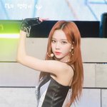 와 오늘 윈터 이뿌긴 <b>하다</b>