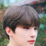 얘 잘생겼는데 왜 안유명한지 모르겠음