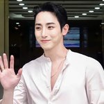 닮고 싶은 몸매의 <b>남배우</b>