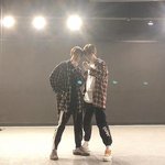 근데 저 <b>옷들</b> 좋아하나보네