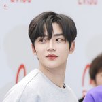 귀공자 <b>포스</b> 뽐내는 남돌