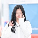 제니 <b>출국사진</b> 개이쁘다