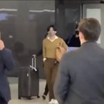 뷔 제니 같은 공항에 <b>입국</b>했구나