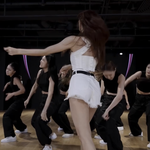 블핑 리사 다이어트 자극짤1(핑크<b>베놈</b> 안무영상)