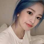 안유진 <b>파랑</b>머리