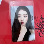 장원영 이번 포카 너무 예쁘다..