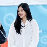 제니 웃는 거 봄??????