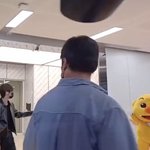 [엔하이픈] <b>성훈</b>이 공항에서 인형한테 인사함