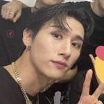 눈동자 <b>무척</b> 촉촉한 몬스타엑스 아이엠