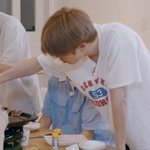 [NCT칠프] 잘 놀고 <b>밥상</b> 앞에서 얌전하게 고기 기다리는