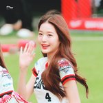 바로 옆자리는 <b>사양</b>하고픈 아이돌