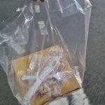 고삼판녀 <b>크로</b>플 사고 집 가는 중