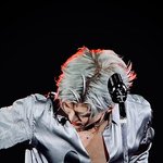 근데 지금 알았는데 재민이 <b>의상들</b>은 왜 이렇게 다 가슴이 파였냐...