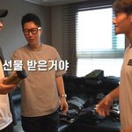 지창욱한테 선물받은 <b>텀블러</b> 잘 쓰고 있는 유재석