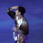 [<b>방탄소년단</b>] 전정국 가끔 물병을 마이크로 쓰고싶을때가 있죠