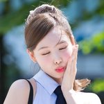 <b>팔색조</b> 매력에 홀리는 걸그룹 멤버