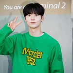 황민현 공항패션 봤어?? 진짜 잘생김