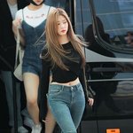 청바지가 어울리는 <b>훤칠</b>한 기럭지