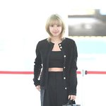 [엔터톡] 트와이스 <b>채영</b> 출국길 공패 (귀여움)