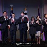 대통령은 디지털 <b>비전</b> 포럼에 참석해 디지털 전략에 대한 <b>비전</b> 제시