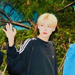마라탕 불닭 <b>소스</b>에 찍어 먹고 있는데