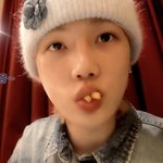 <b>수발</b> 입술 깎 깨물고 디지고 싶다