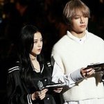 [모두드루와] 오늘은 <b>뷔</b> 지수가  5년<b>전</b>에 같이