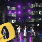 휘인 눈에 <b>폭죽</b>가루 들어갔대