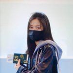 아이유가 있지한테 <b>명품</b>가방 줬대