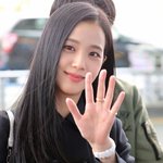 블핑 지수 오늘 <b>출국</b>짤 너무 이뻐ㄷㄷ