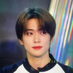 재현은 왜 <b>무대</b>화장 안한게 더 잘생긴거같지