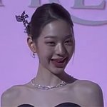 장원영 얼굴이 왜그래?