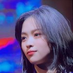 류진 <b>애쉬</b>단발로 컴백