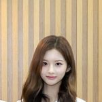 <b>설윤</b> 이행시
