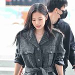 제니 오늘자 파리행 공항 <b>착장</b>