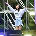 팬 <b>함성</b>에 춤추는 아이유